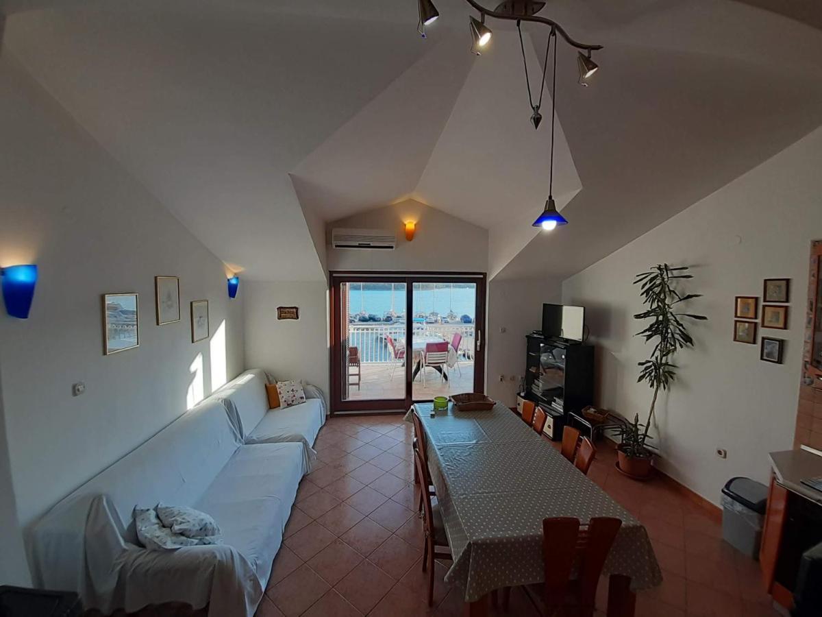 Apartments Nera Veldić Tisno Buitenkant foto