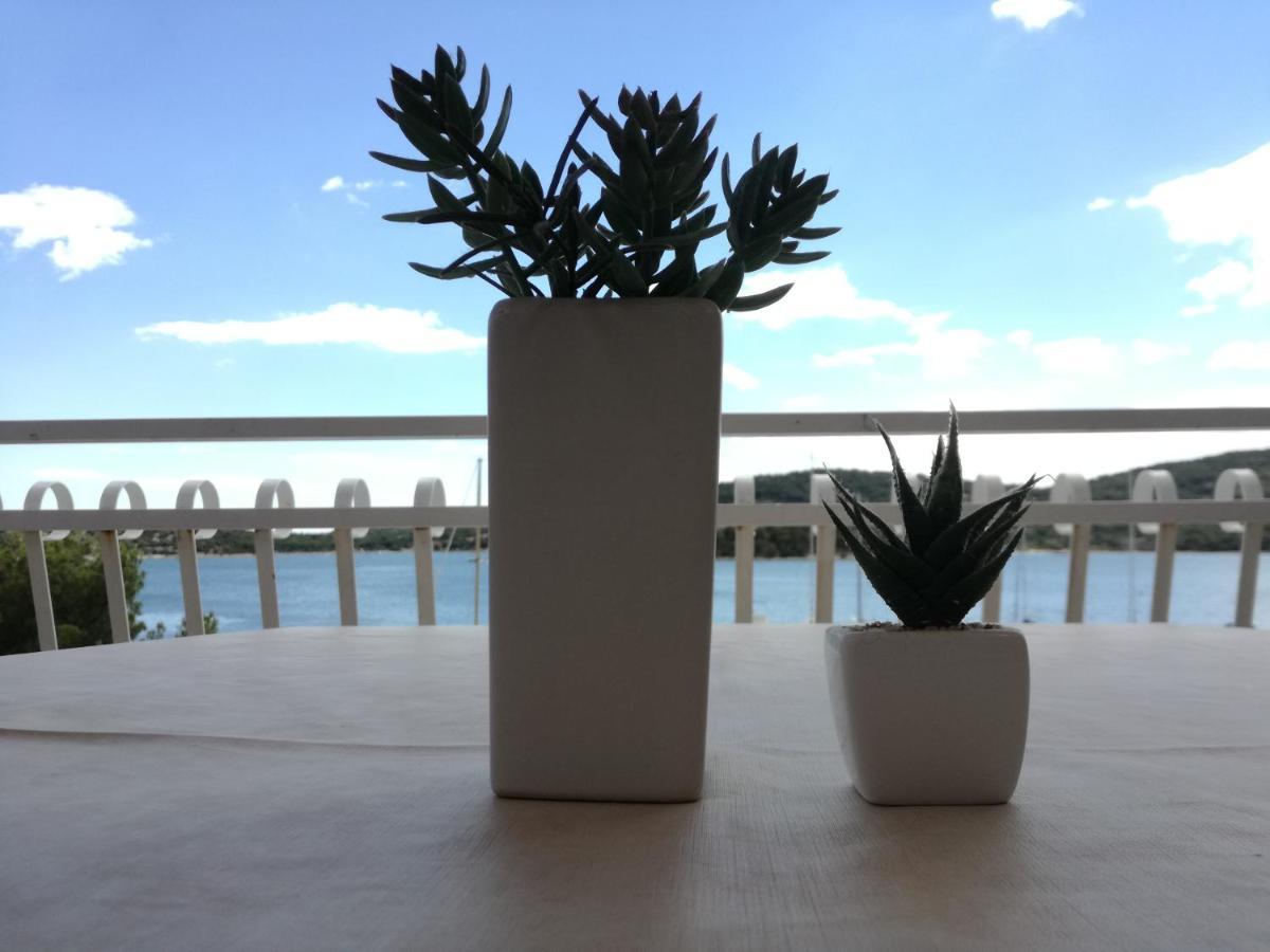 Apartments Nera Veldić Tisno Buitenkant foto