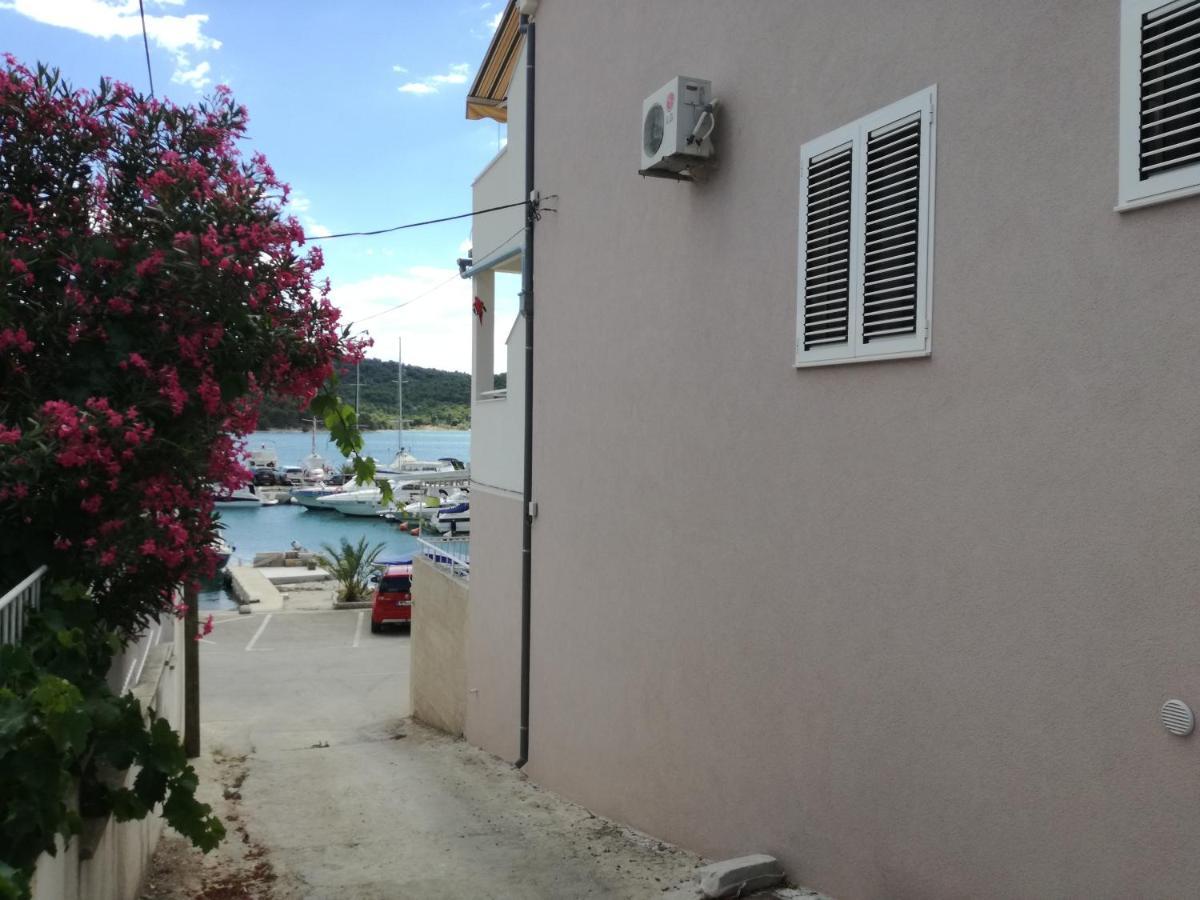 Apartments Nera Veldić Tisno Buitenkant foto