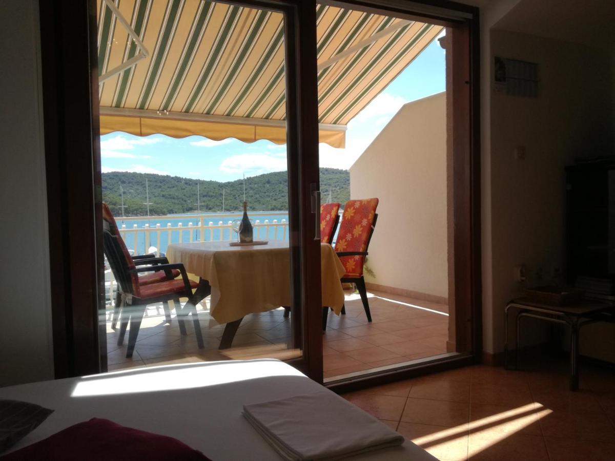 Apartments Nera Veldić Tisno Buitenkant foto