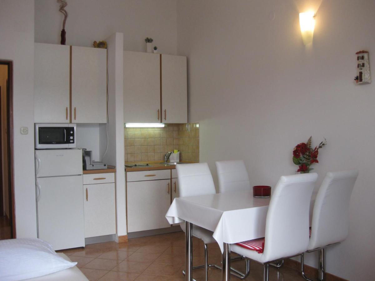 Apartments Nera Veldić Tisno Buitenkant foto