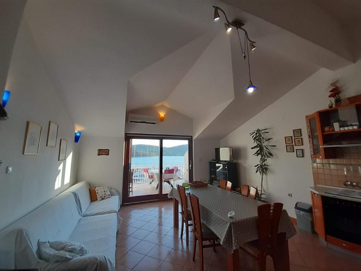 Apartments Nera Veldić Tisno Buitenkant foto
