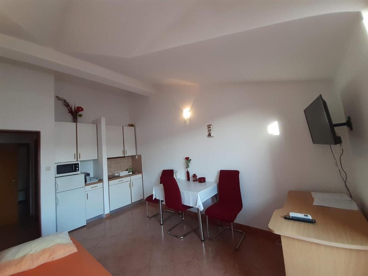 Apartments Nera Veldić Tisno Buitenkant foto