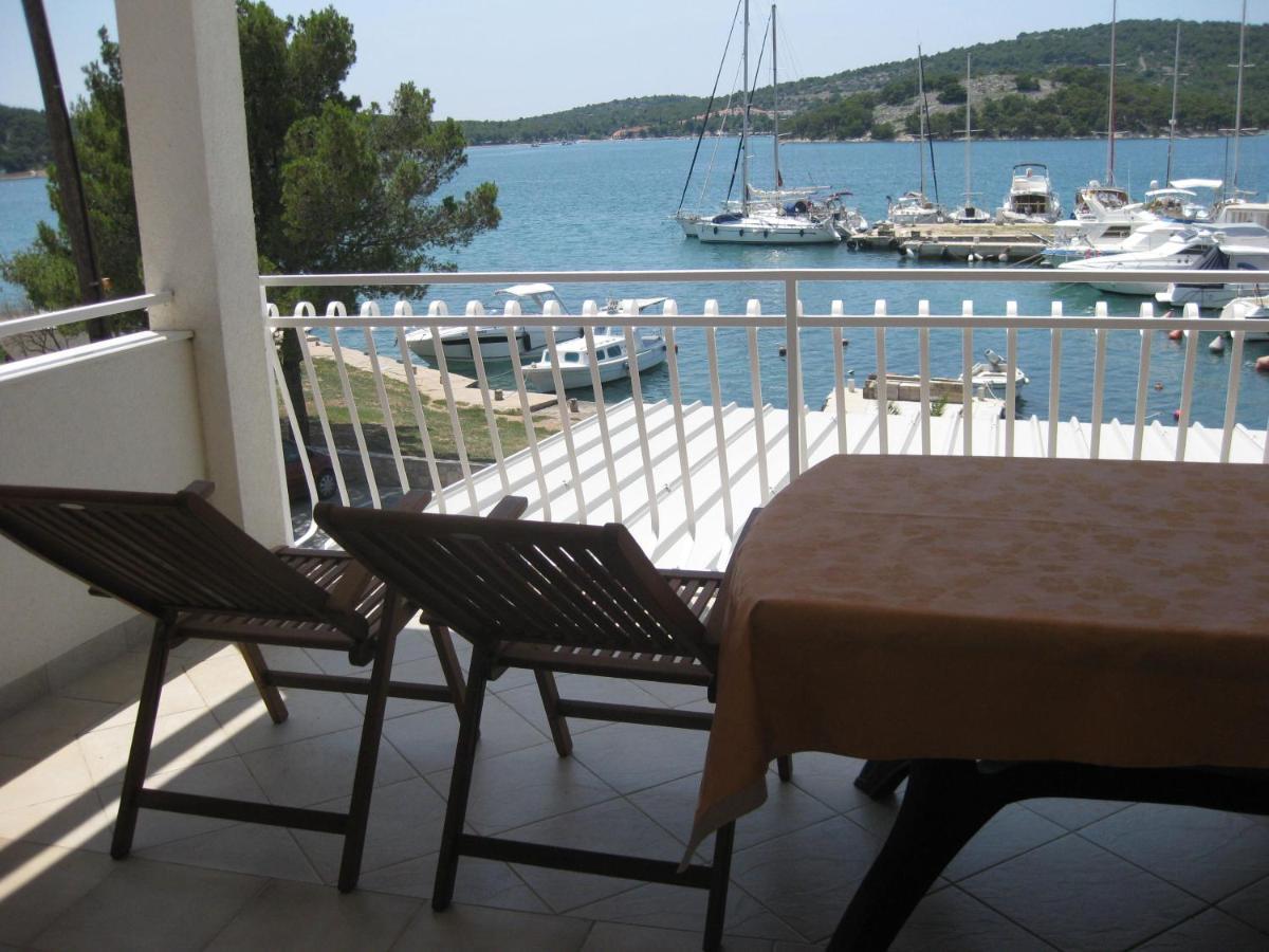 Apartments Nera Veldić Tisno Buitenkant foto